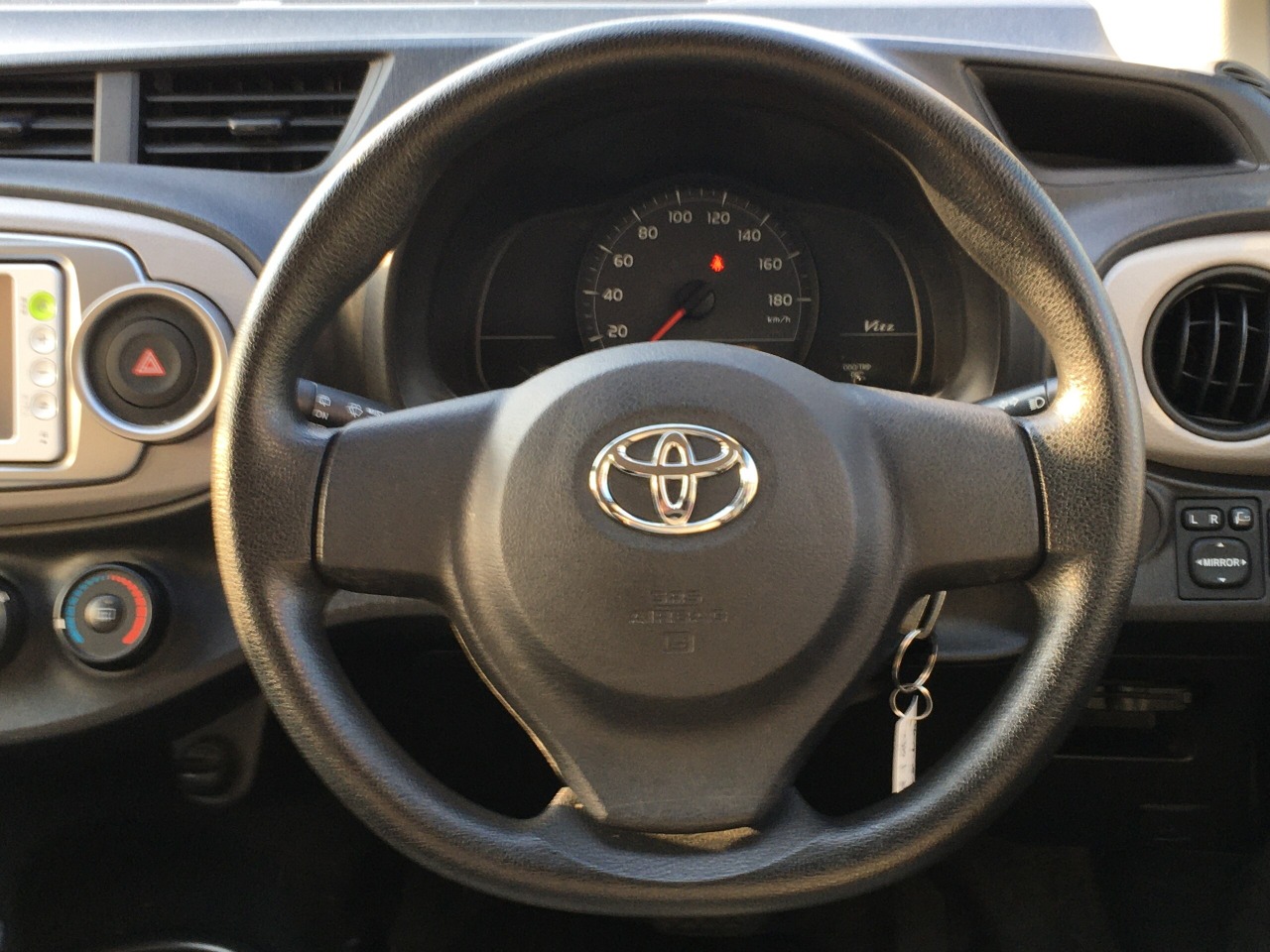 2012  TOYOTA VITZ